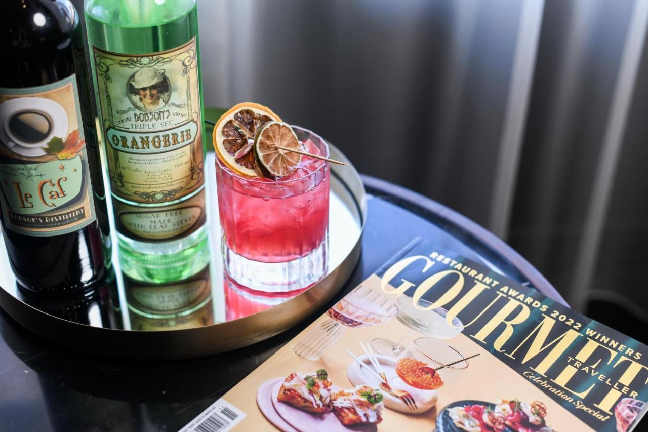 谭沃思发电厂利吉斯酒店 塔姆沃思 外观 照片 A cocktail with a bottle of Orangette