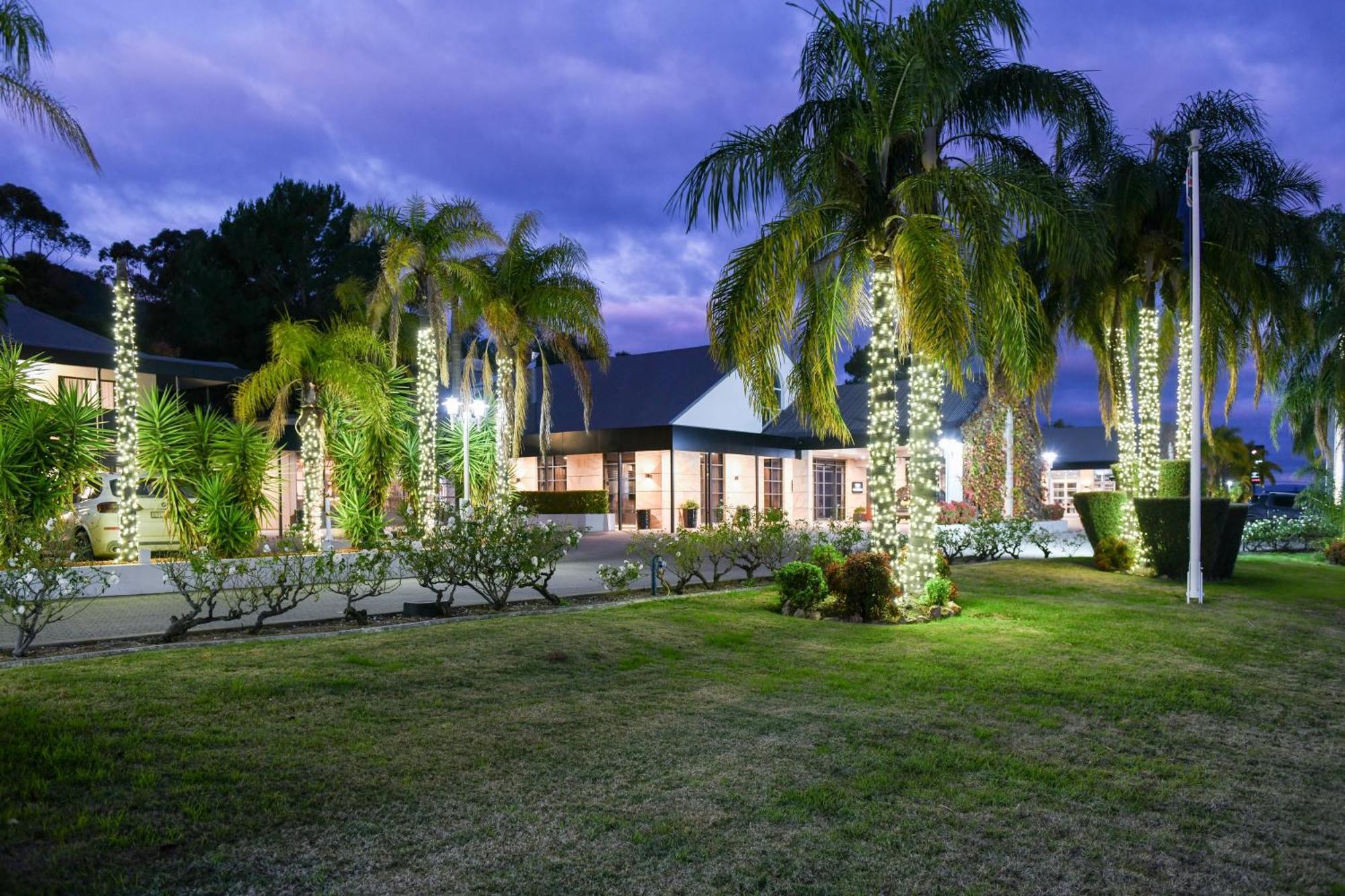 谭沃思发电厂利吉斯酒店 塔姆沃思 外观 照片 The clubhouse at the Royal Pines Resort