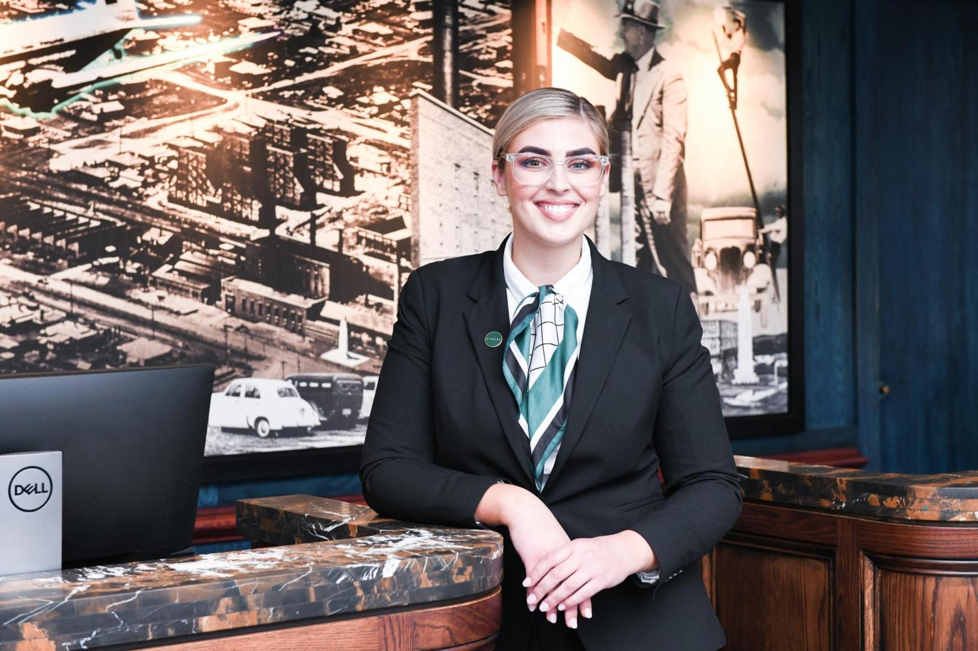 谭沃思发电厂利吉斯酒店 塔姆沃思 外观 照片 A concierge at the Mandarin Oriental, Munich