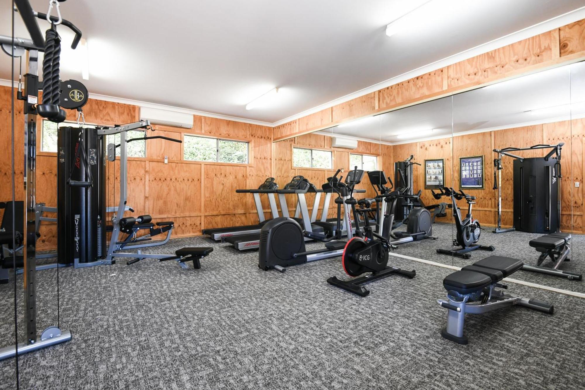 谭沃思发电厂利吉斯酒店 塔姆沃思 外观 照片 The gym at the High Performance Centre