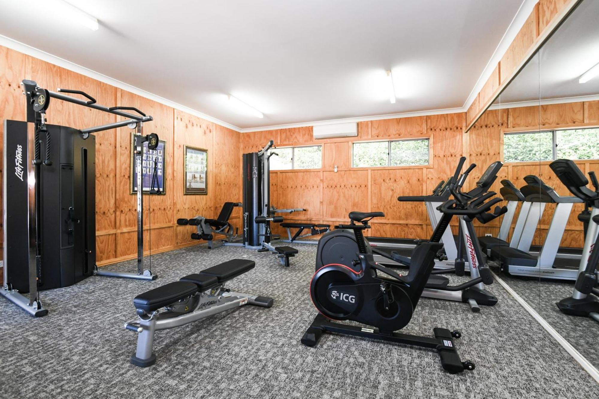 谭沃思发电厂利吉斯酒店 塔姆沃思 外观 照片 The gym at the High Performance Centre